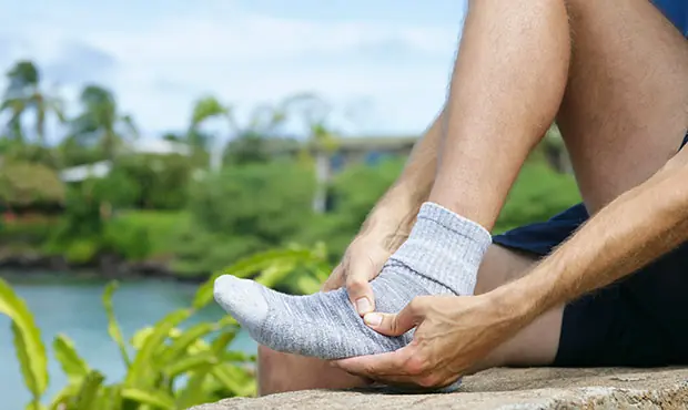 causes of pain in left foot heel